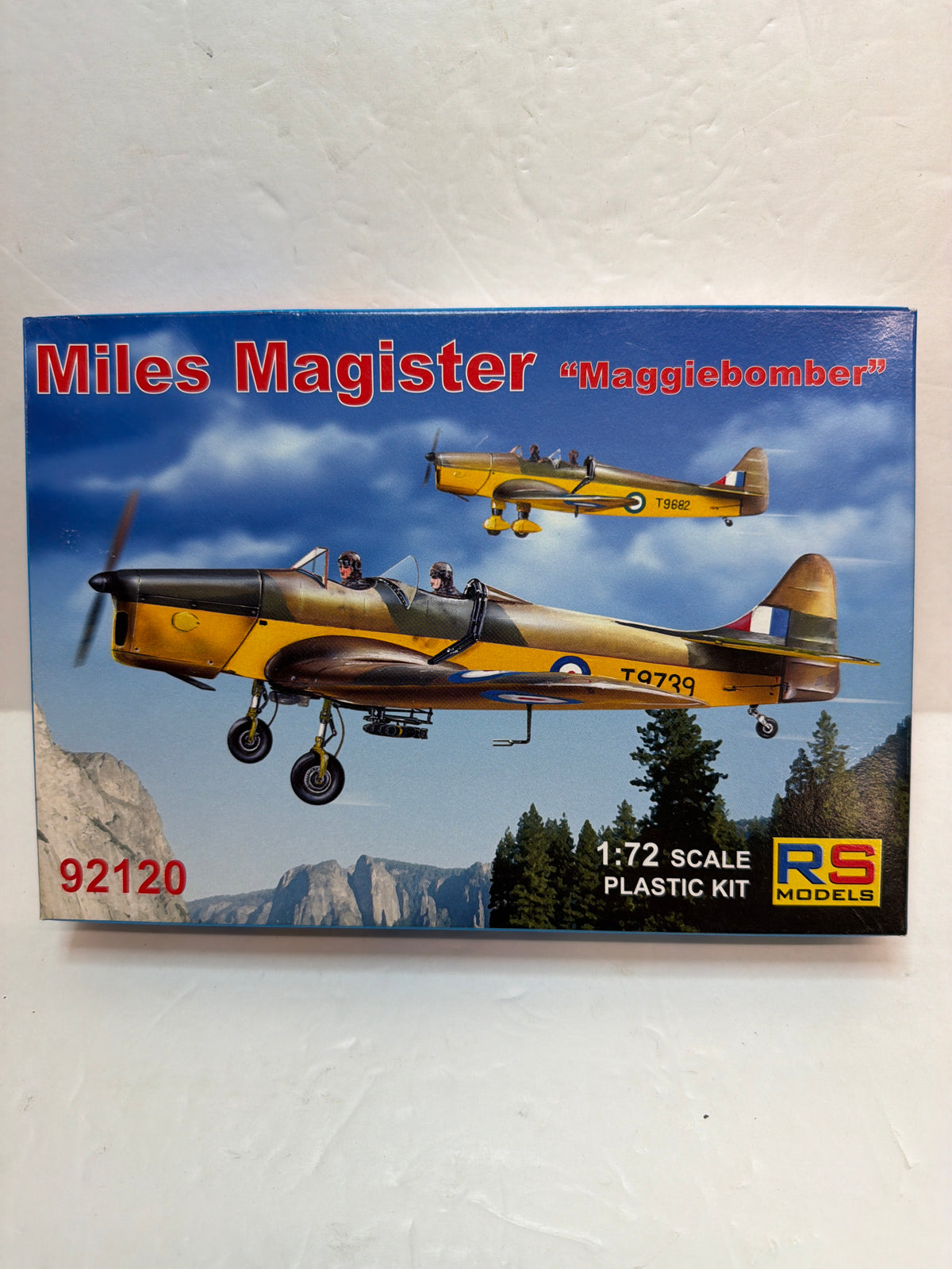 RS Models Miles Magister “Maggiebomber” 1/72 92120 Plastic Model Kit Vintage