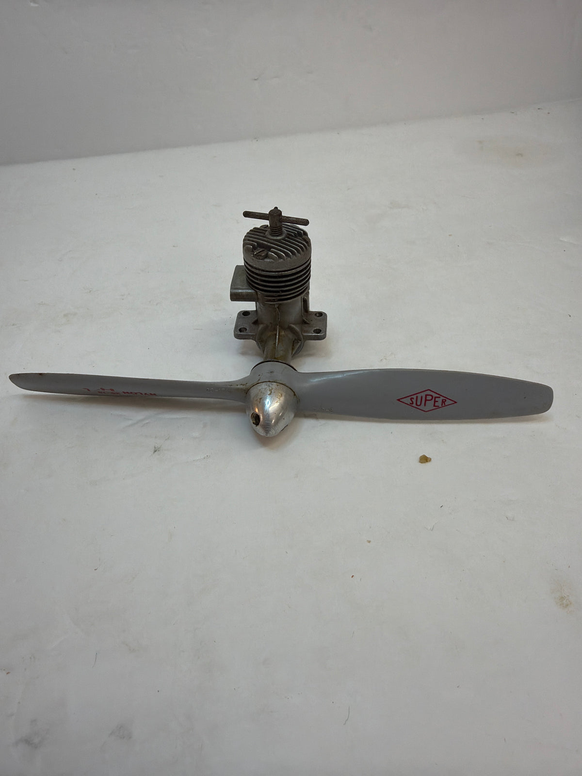ED Bee 1cc Mark 2 Vintage Model Engine Diesel Second Hand (Box 109)