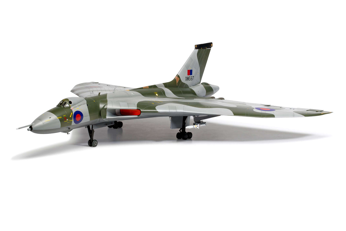 Airfix 1/72 Avro Vulcan B.2 Black Buck Edition A012013