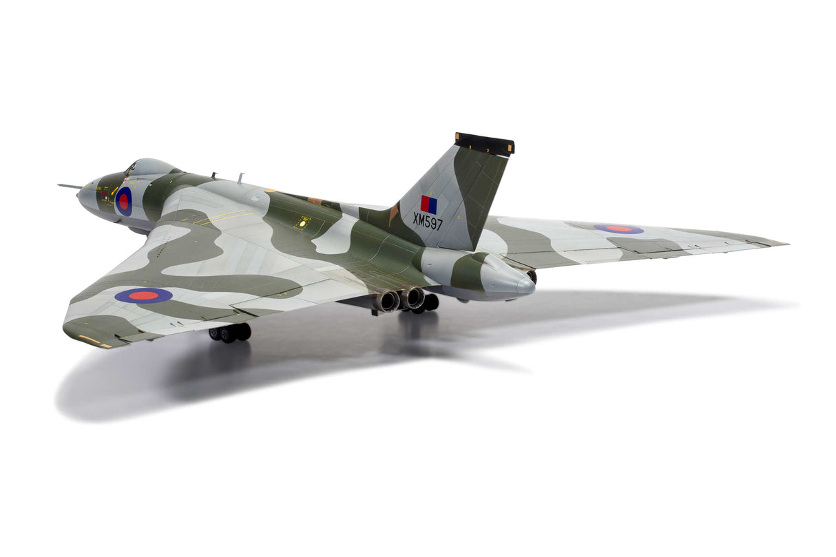 Airfix 1/72 Avro Vulcan B.2 Black Buck Edition A012013