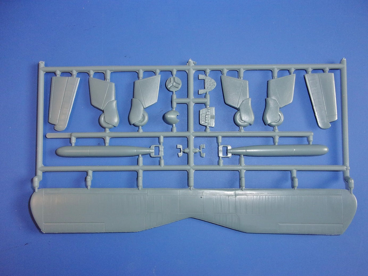 AZ Model 1/72 Fieseler Fi-167A-O Kit AZP7203