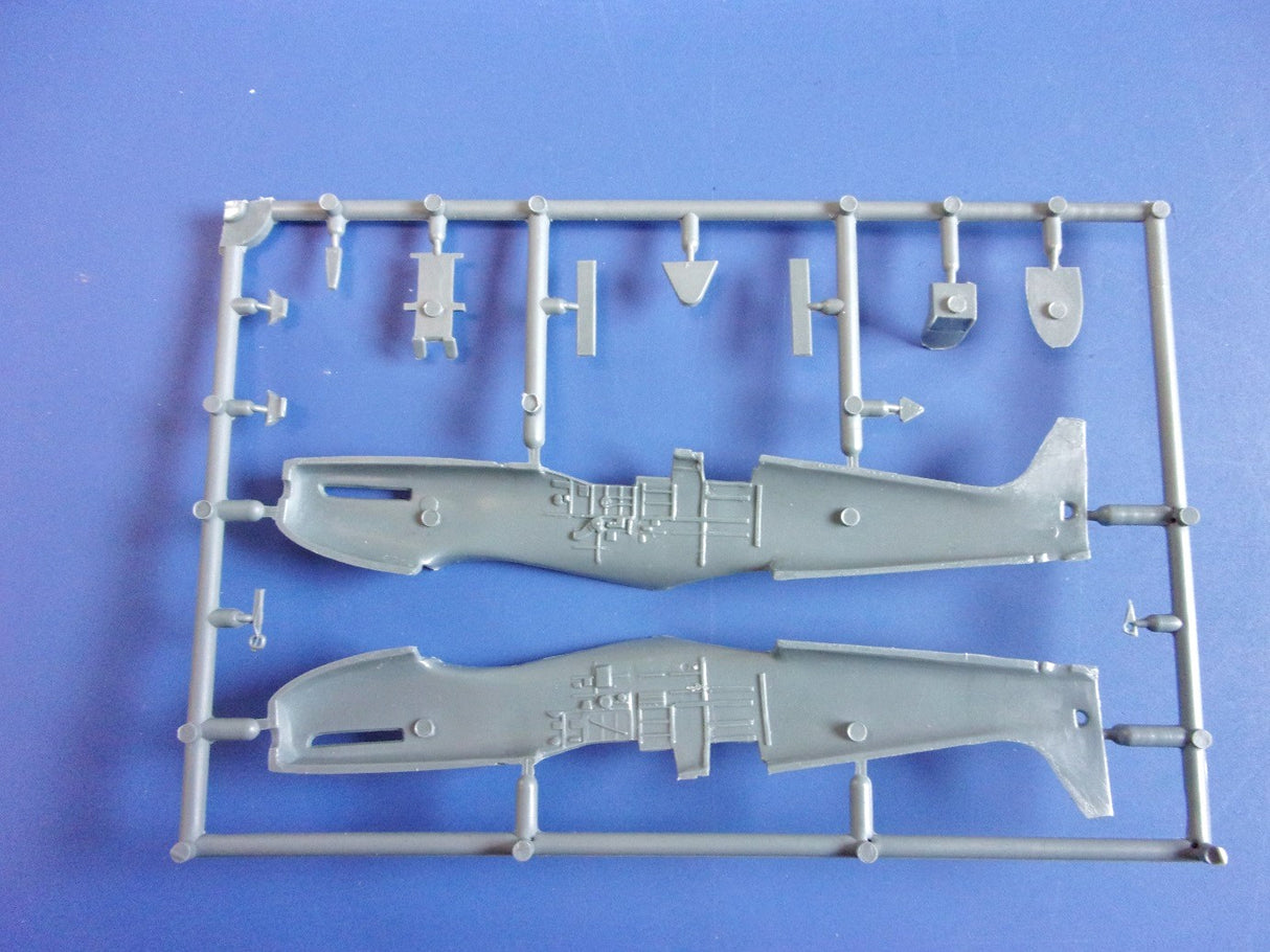 AZ Model 1/72 Supermarine Spitfire Tr.8 Kit 7206
