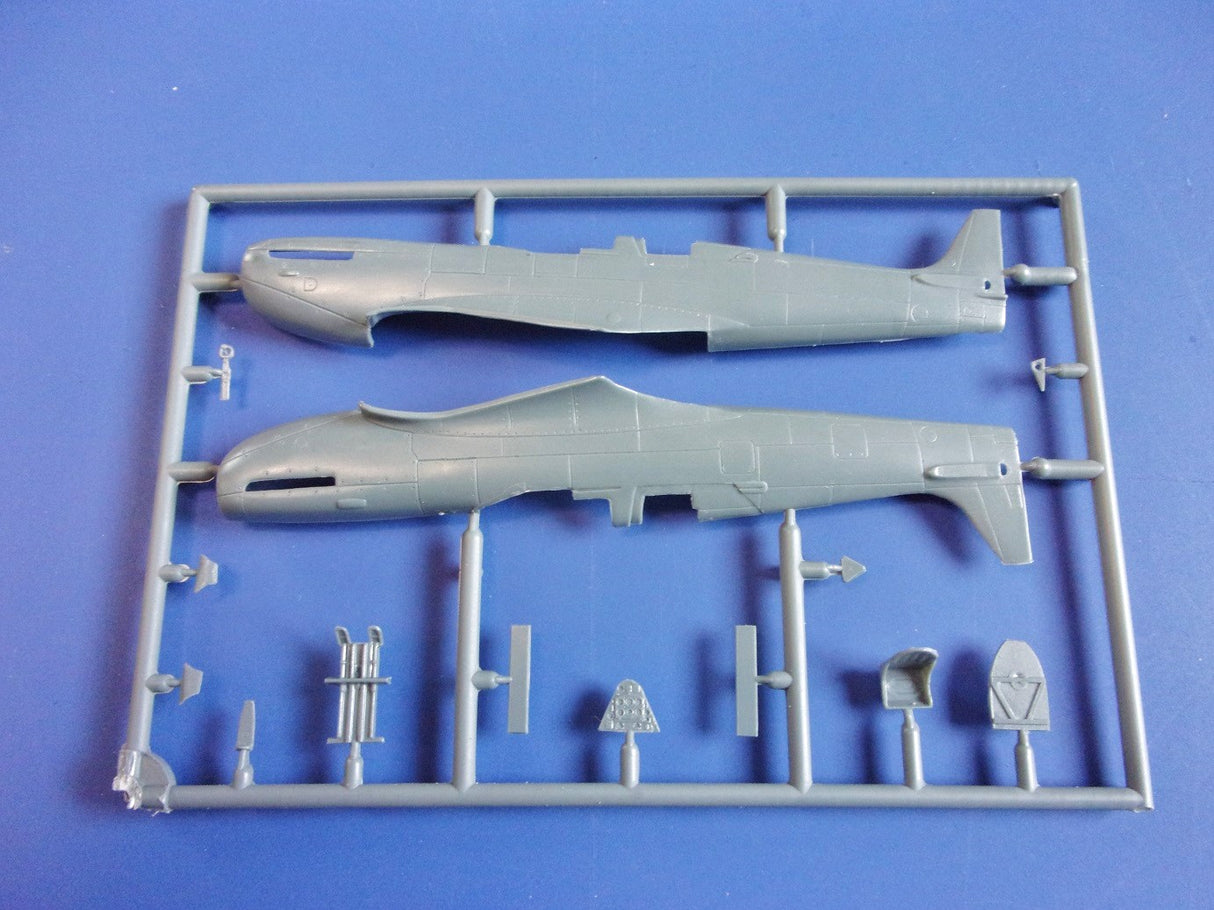 AZ Model 1/72 Supermarine Spitfire Tr.9 - Air Show Kit 7207