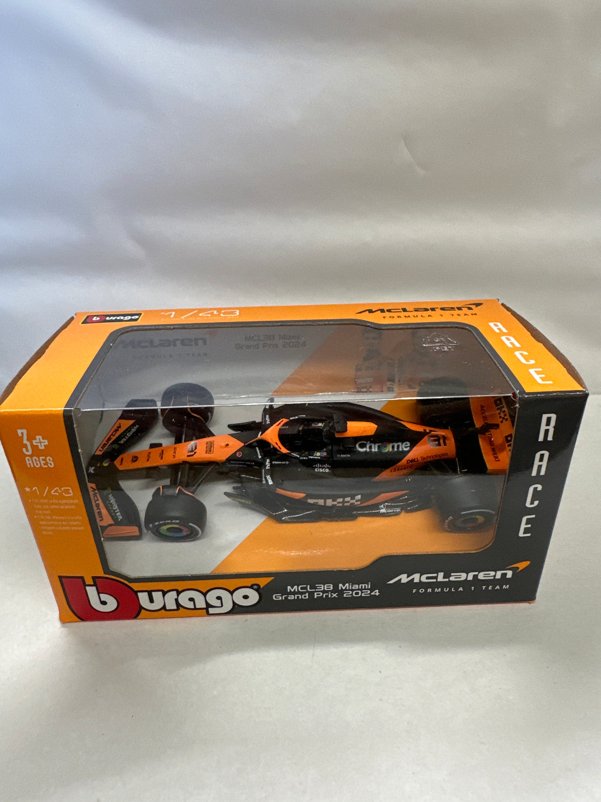 Bburago 1/43 MCL38 81 Oscar Piastri 2024 B18-60039OP