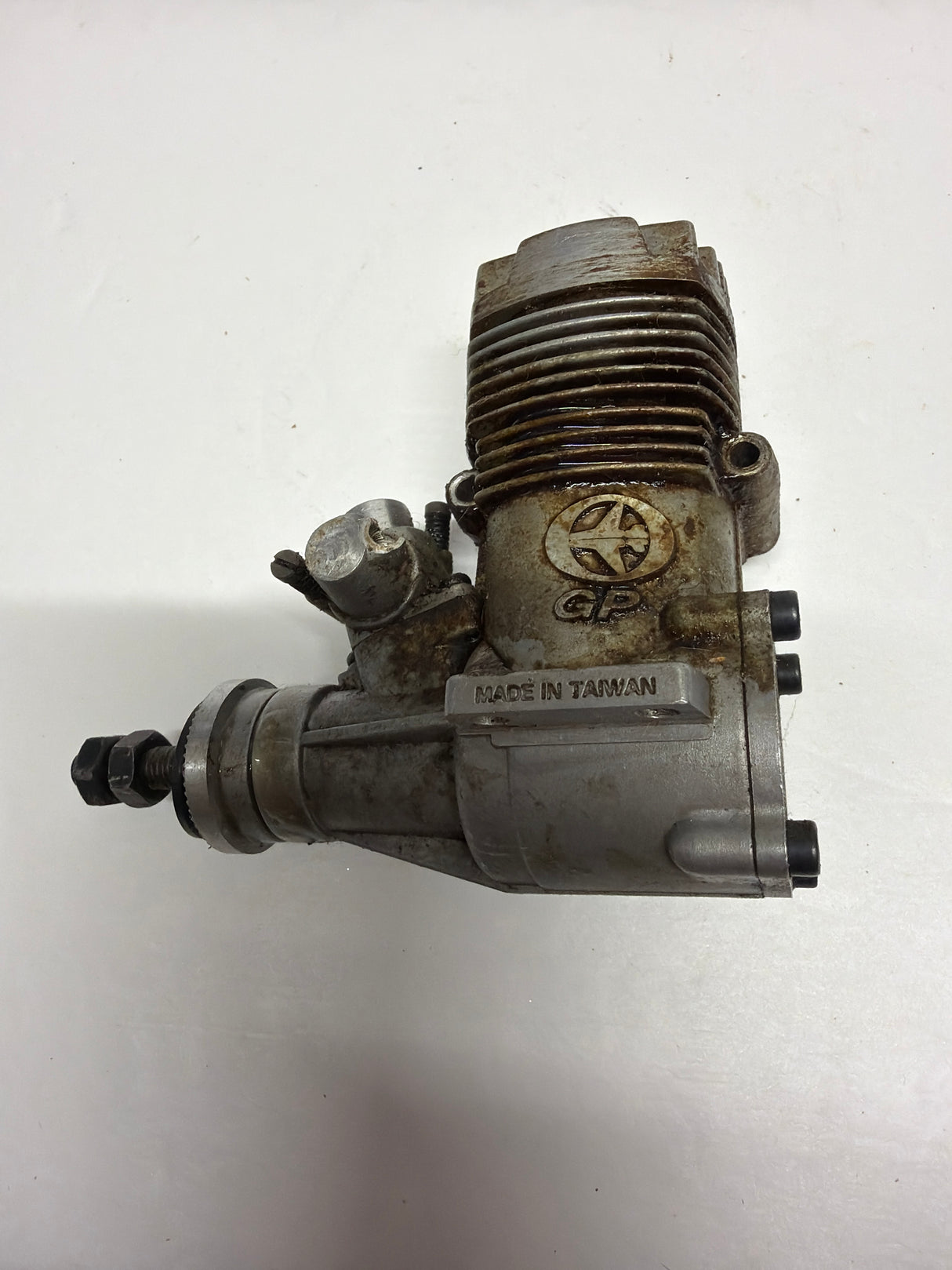 Second Hand Aircraft Engine 2-stroke Thunder Tiger GP 42 for spares Damaged carb no needle No silencer (Box 62)