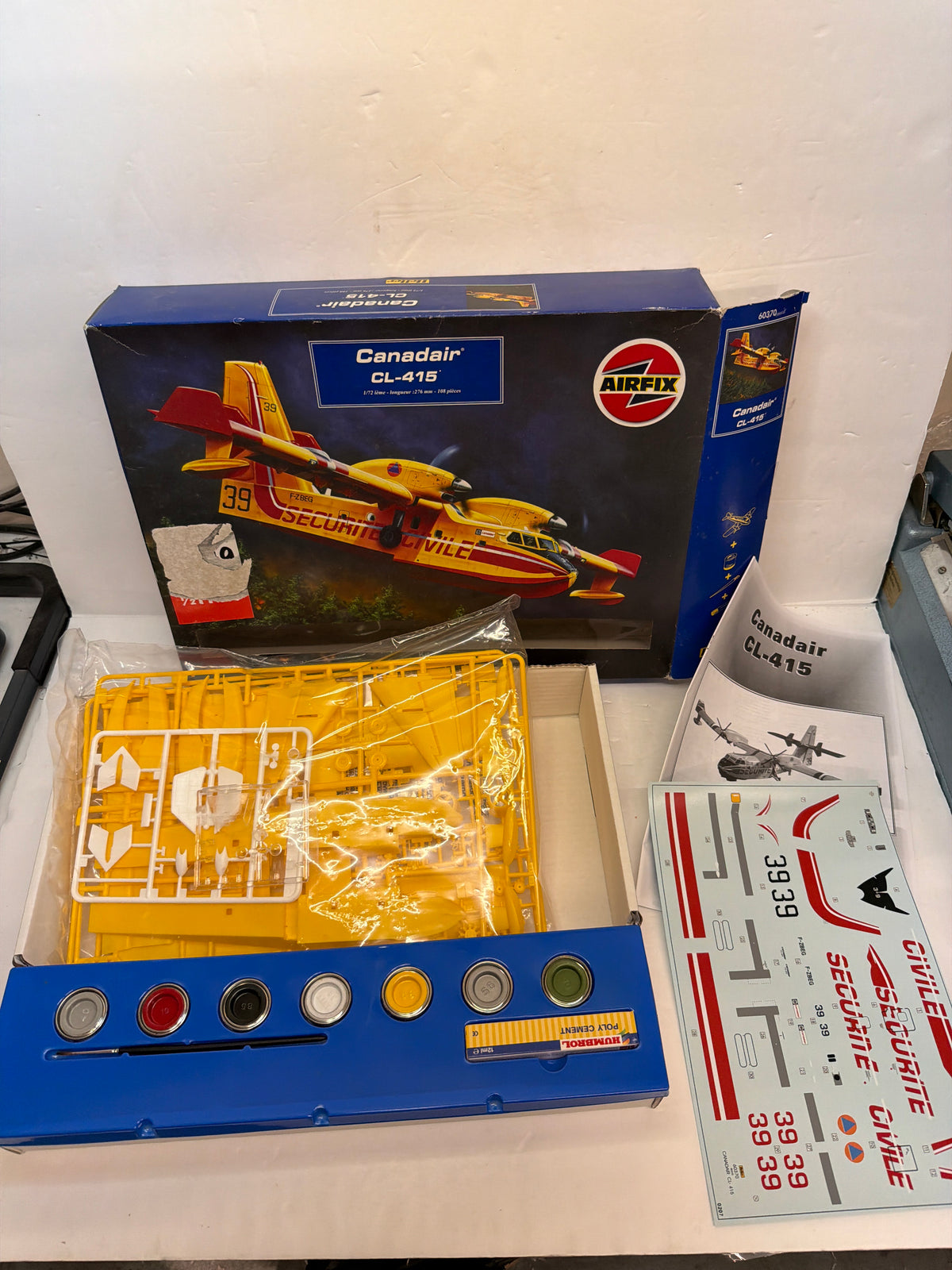 Heller 60370/56370 Canadair CL-415 Firefighting Aircraft Starter Kit — 1/72 Scale Plastic model starter kit