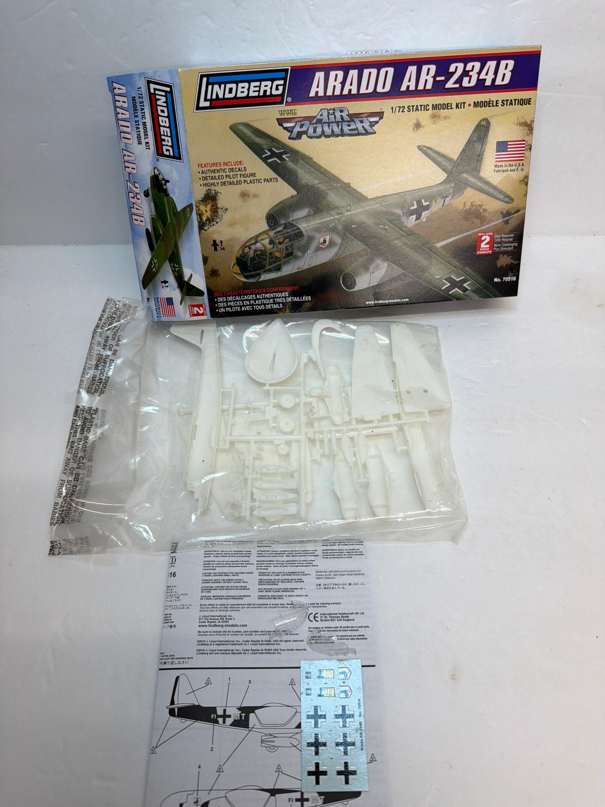 Plastic model aircraft kit Lindberg 70516 Arado Ar 234B Blitz — 1:72