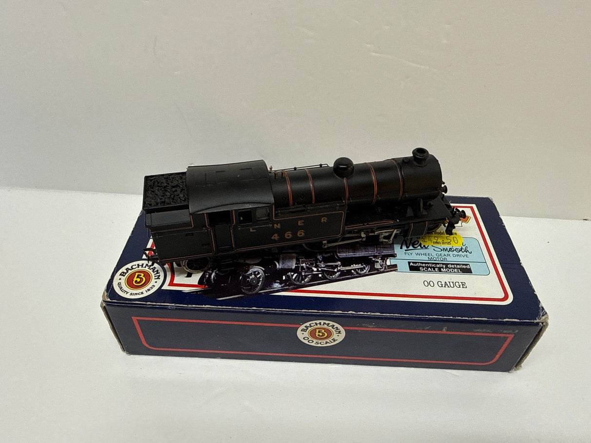 Bachmann 31-67664 B.R. Black (Hopper Type Bunker) Gresley V1/3 class 2--2T Loco - SECOND HAND