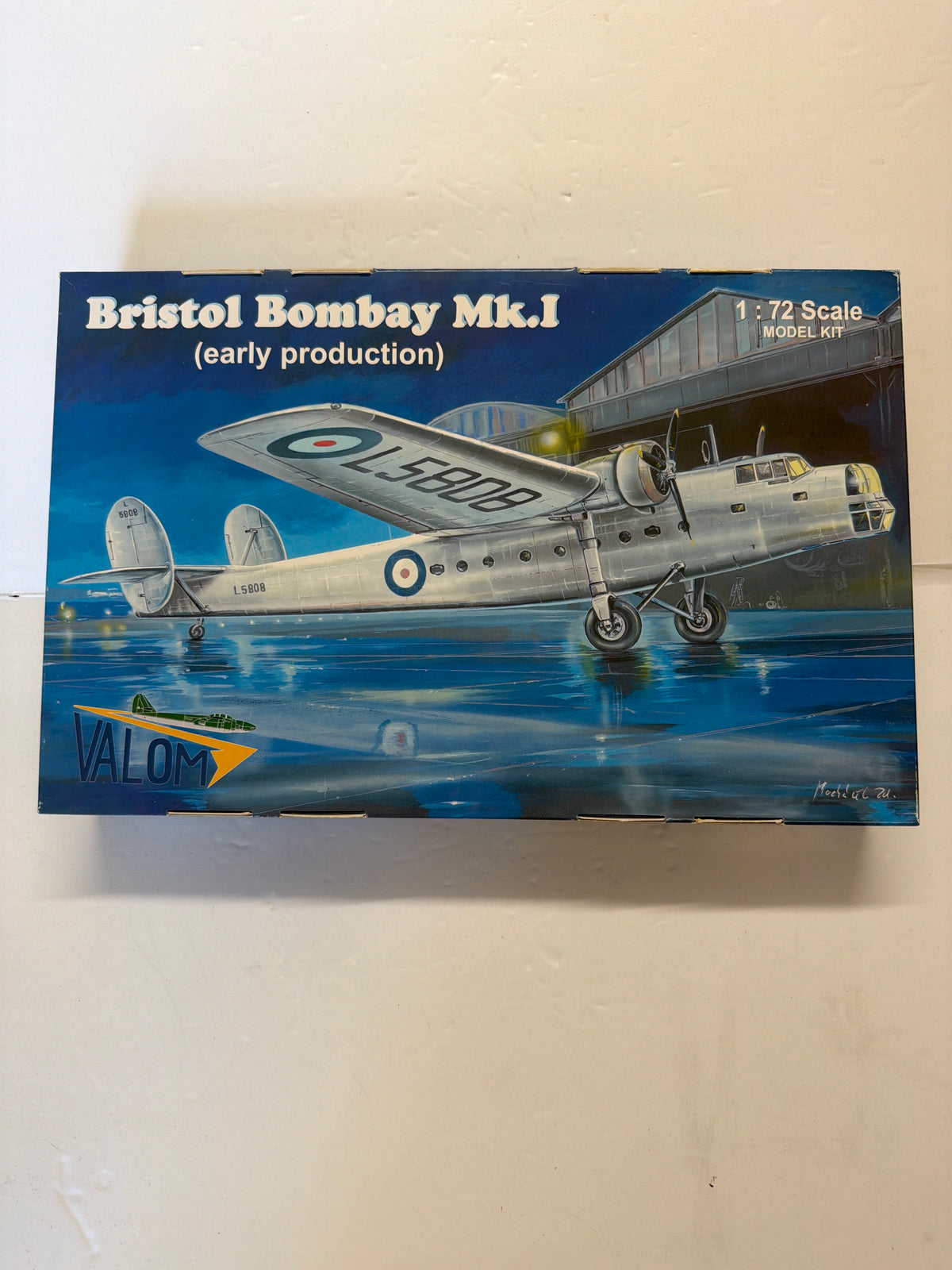 Valom Bristol Bombay Mk.I Early Production 1:72 Plastic Model Kit