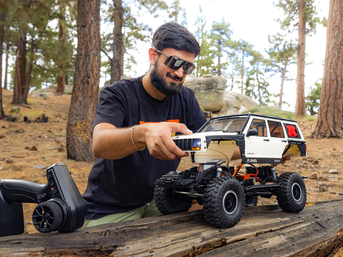 Axial 1/10 SCX10 III Jeep Cherokee XJ 4X4 RTR Rock Crawler - White- Pre Order - Expected November