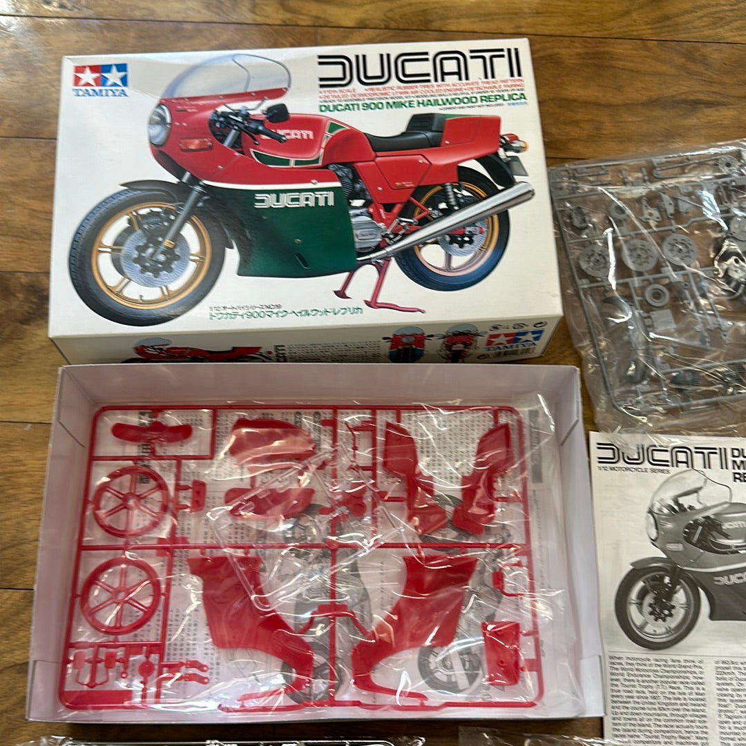 Vintage Tamiya 14019 1/12 Scale Mike Hailwood 900cc Replica Ducati Motorcycle Kit