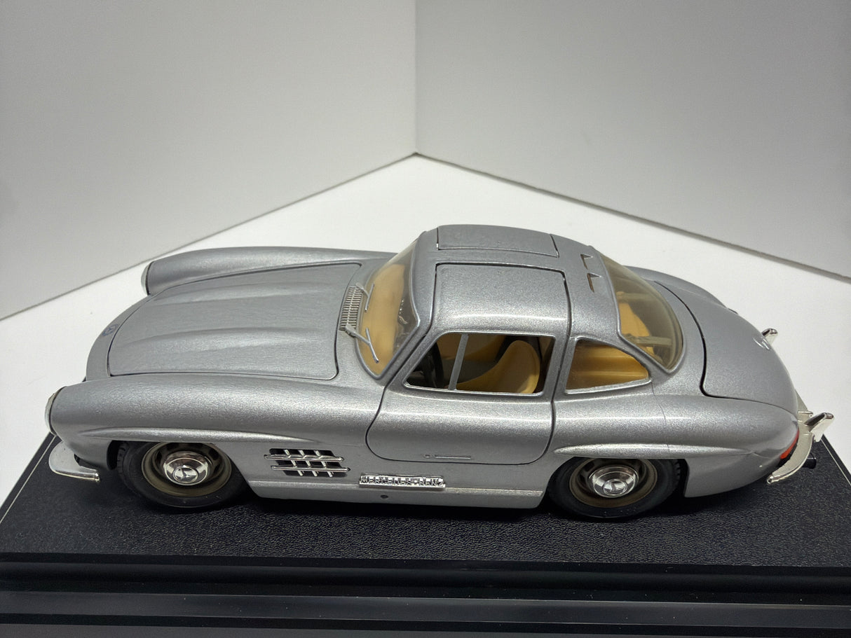 Bburago 1/24 Mercedes-Benz 300 SL (1954) second hand