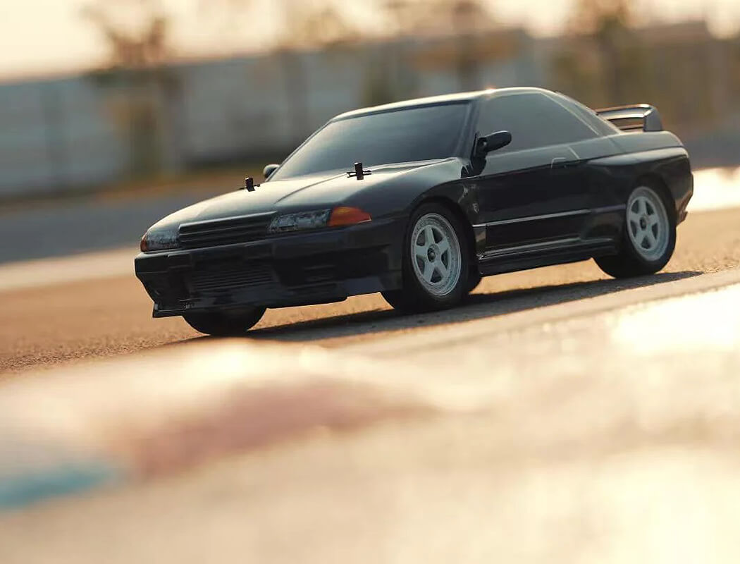 CARISMA M48S NISSAN SKYLINE GT-R (R32) 1/8 BRUSHLESS RTR