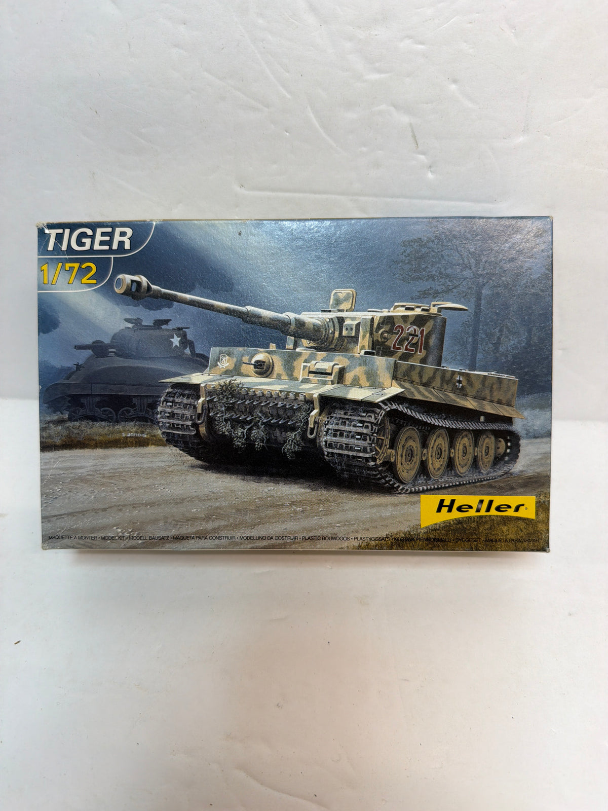 Heller 79888 Sd.Kfz. 181 Panzerkampfwagen VI Tiger I Ausf. E — 1/72 Scale Plastic model kit