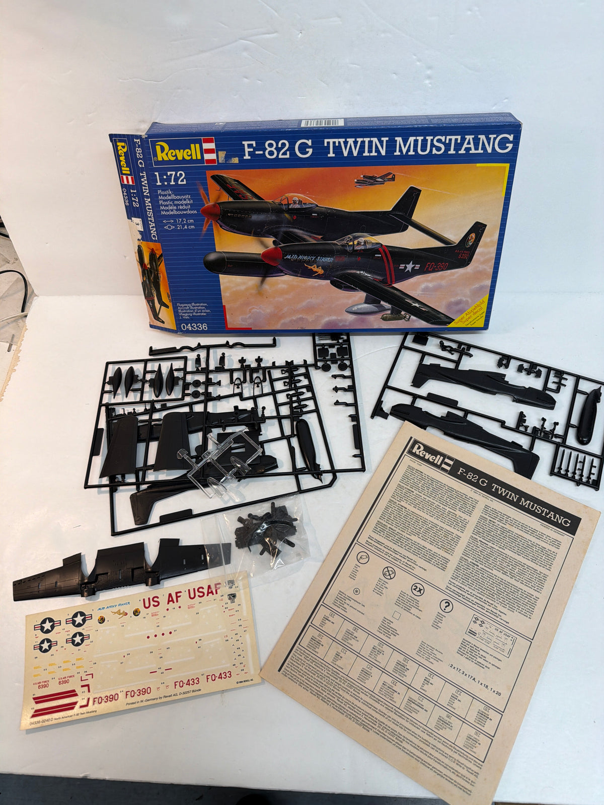 Revell Plastic aircraft kit F-82G Twin Mustang 1:72 04336 Opened but complete