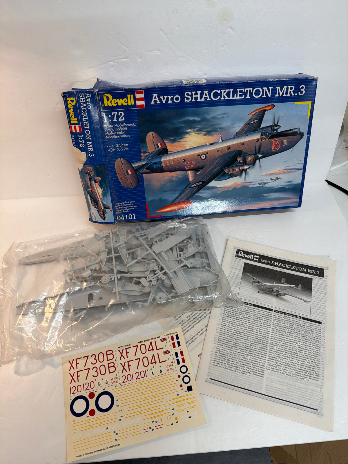 Revell Plastic aircraft kit Avro Shackleton MR.3 1:72 04101 Opened but complete
