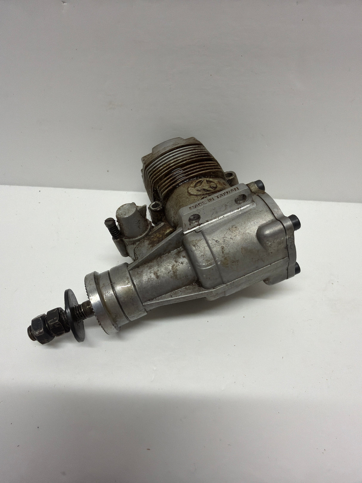 Second Hand Aircraft Engine 2-stroke Thunder Tiger GP 42 for spares Damaged carb no needle No silencer (Box 62)