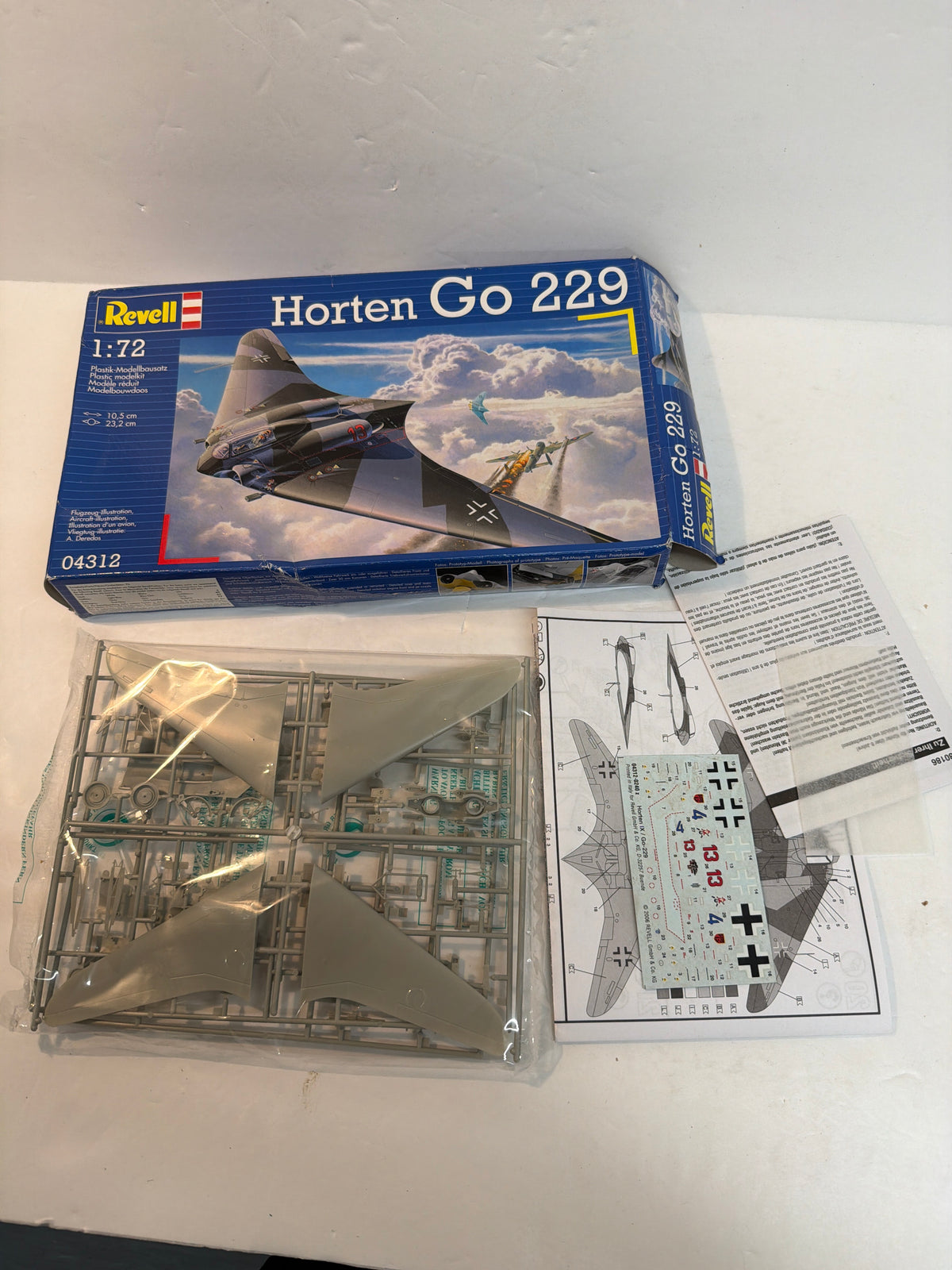 Revell Plastic aircraft kit Horton Go 229 1:72 04312 Opened but complete