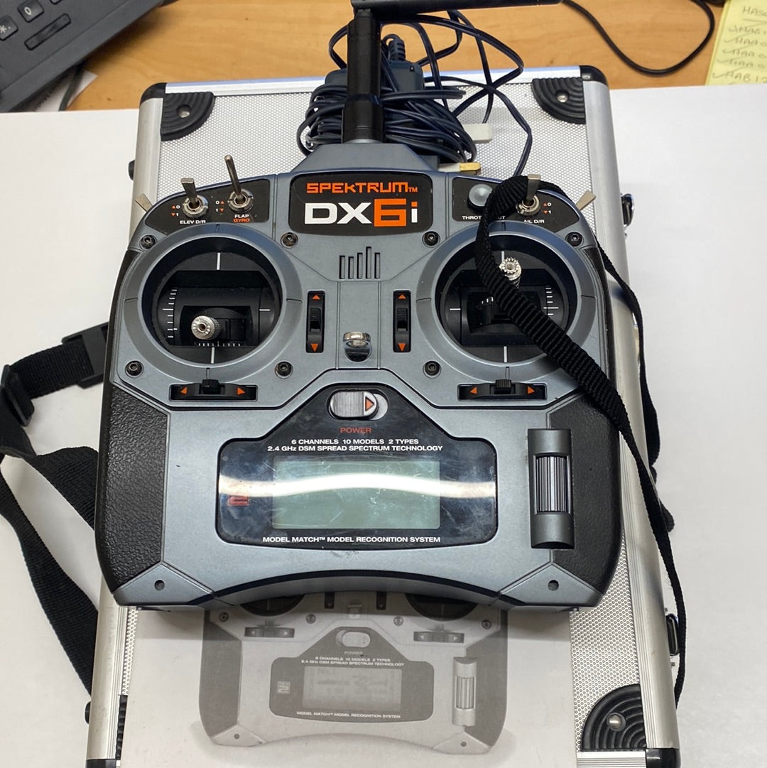 Spektrum DX6i Transmitter with battery - charger and carry case