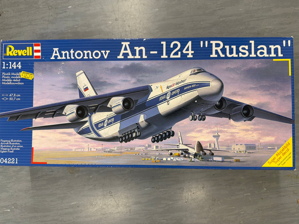 Revell 1/144 Antonov An-124 Ruslan kit 04221