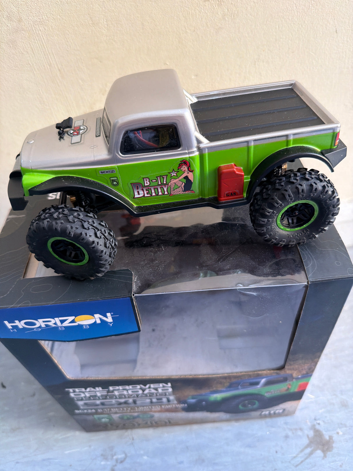 Axial Second Hand like new SCX24 B-17 Betty Limited Edition 4WD 1:24 Reaty to Run Truck