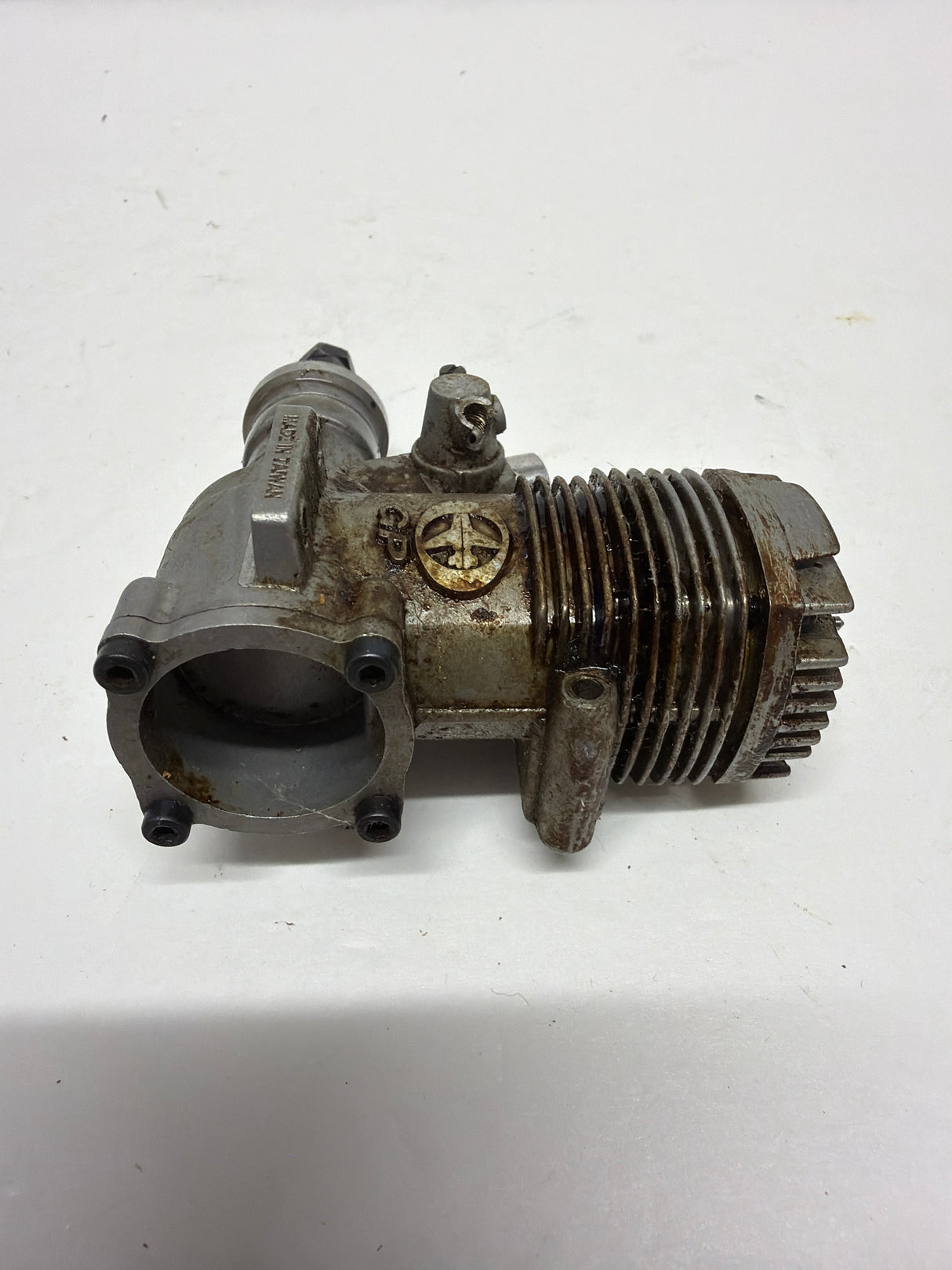 Second Hand Aircraft Engine 2-stroke Thunder Tiger GP 42 for spares Damaged carb no needle No silencer (Box 62)
