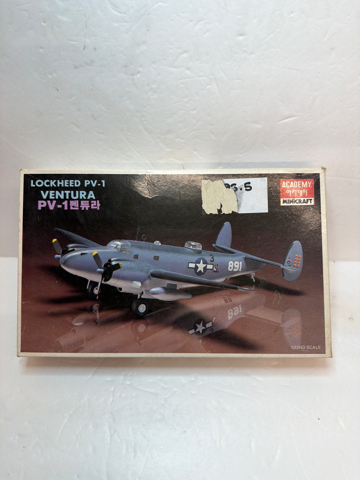Acadamy Plastic Model Kit Minicraft Lockheed PV-1 Ventura — 1:72 damaged box