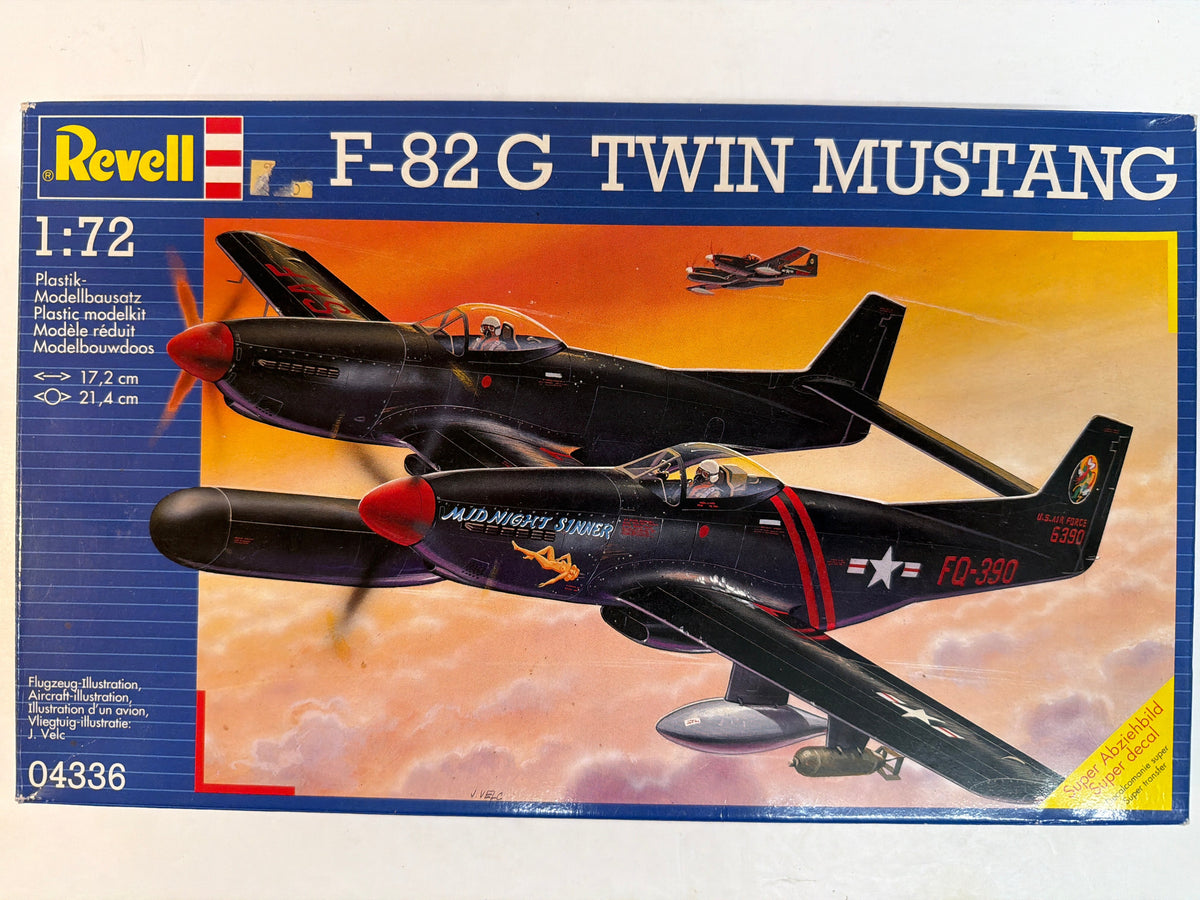 Revell Plastic aircraft kit F-82G Twin Mustang 1:72 04336 Opened but complete