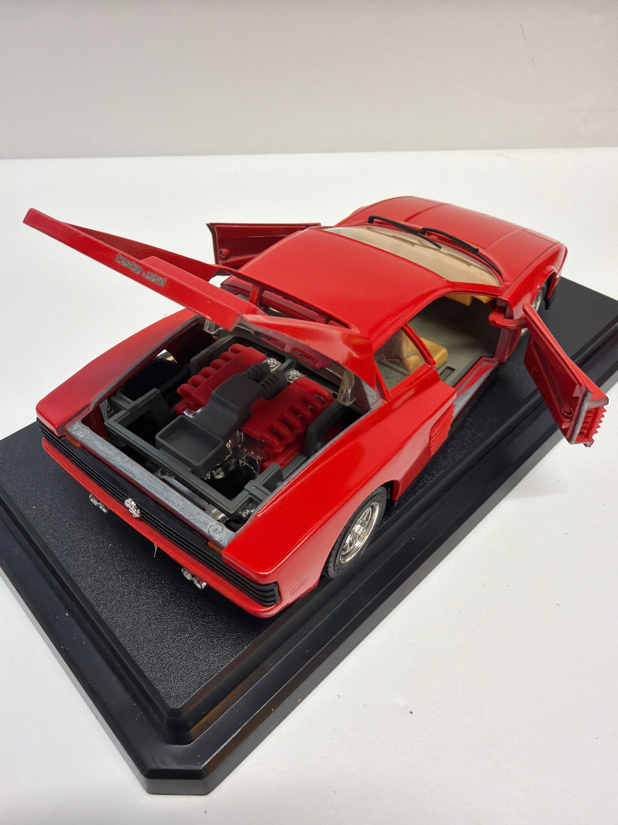 Bburago 1/24 Ferrari testarossa 1984 Red 1504