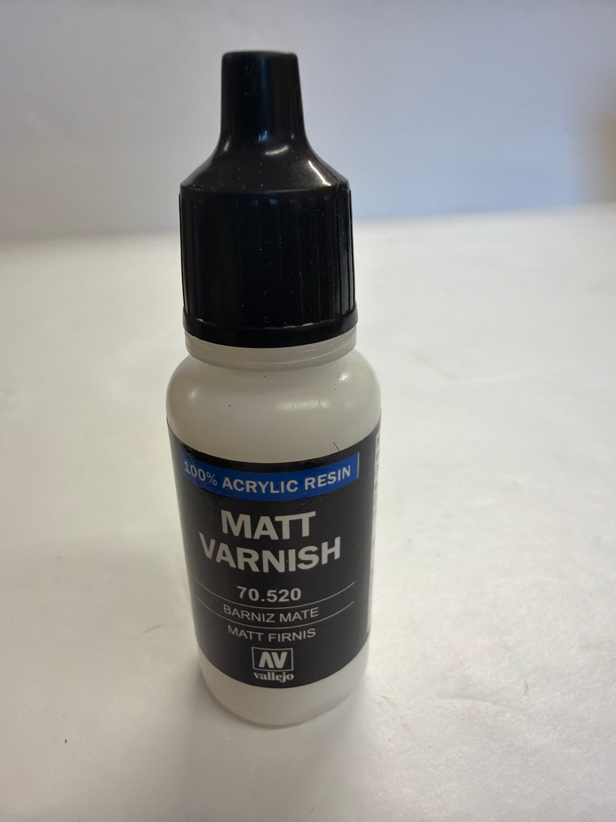 AV Acrylicos Vallejo Acrylic Paint Brush on Matt Varnish 70.520