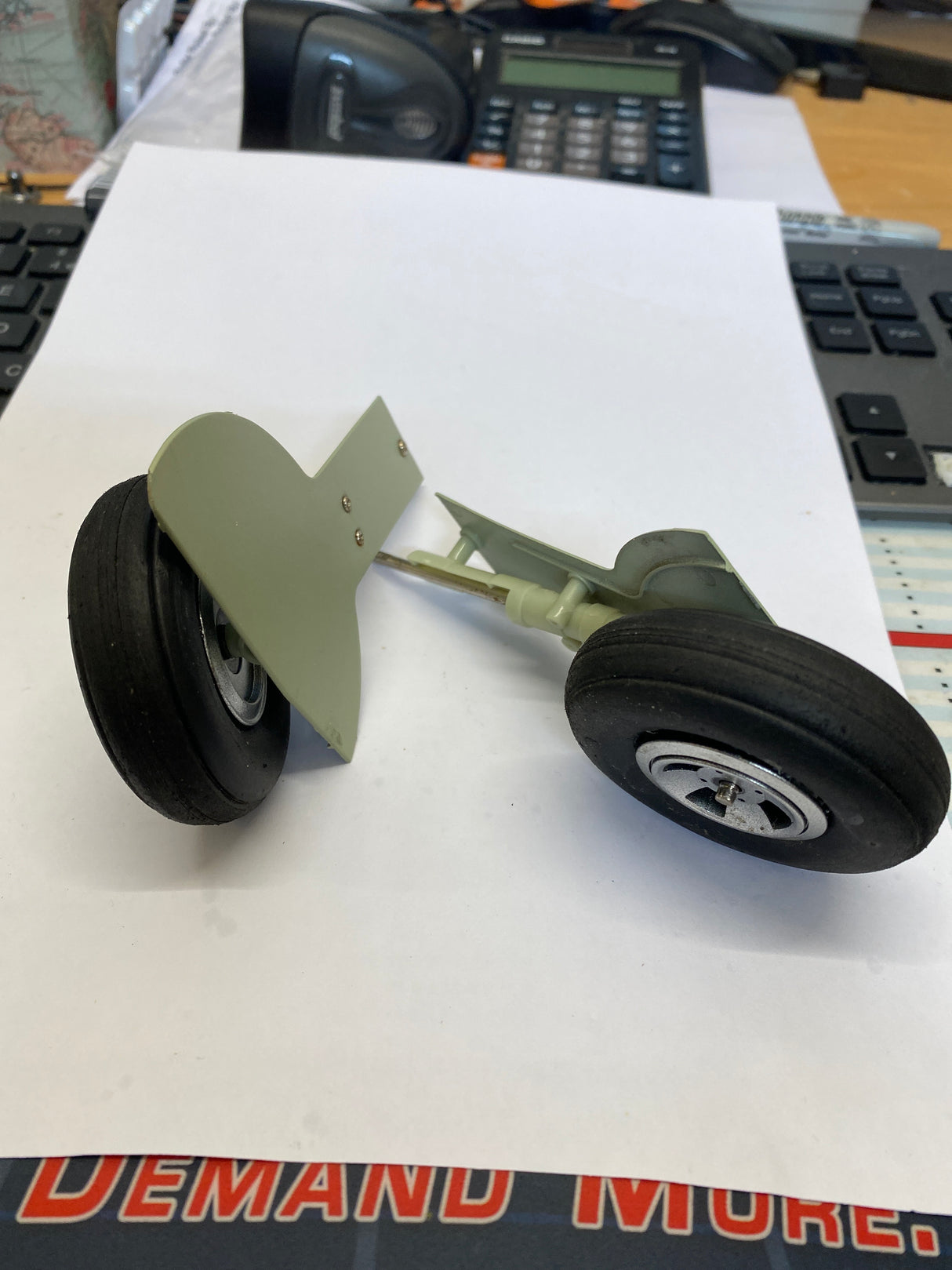 Fixed Main U/C with Wheels from 1m Spitfire model (Second Hand)