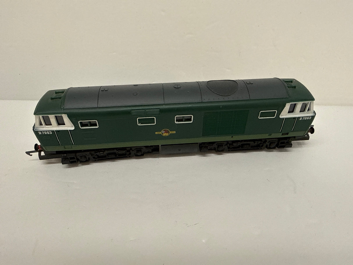 Hornby OO Gauge Rail Road BR GREEN HYMEK CLASS 35 DIESEL LOCOMOTIVE D7063 - SECOND HAND