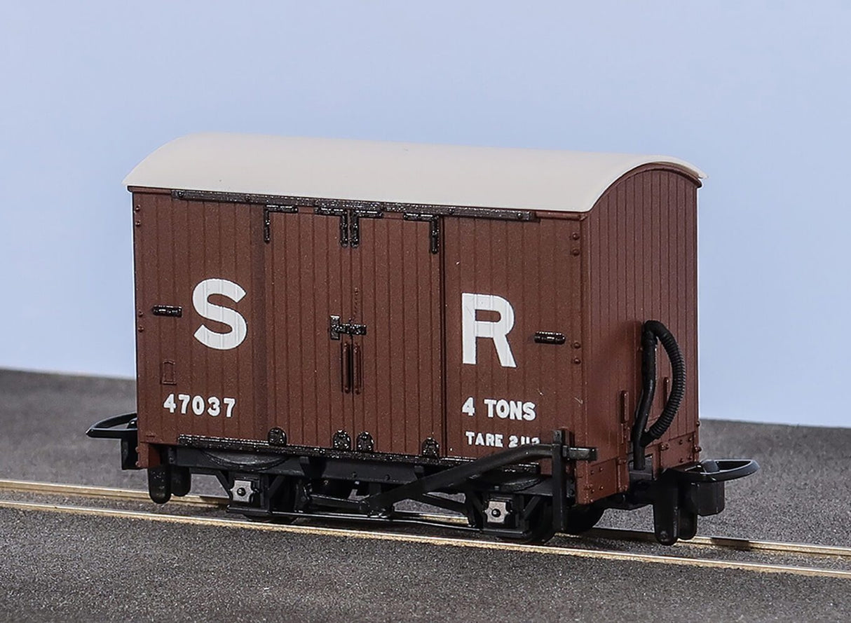 Box Van SR Livery No.47037