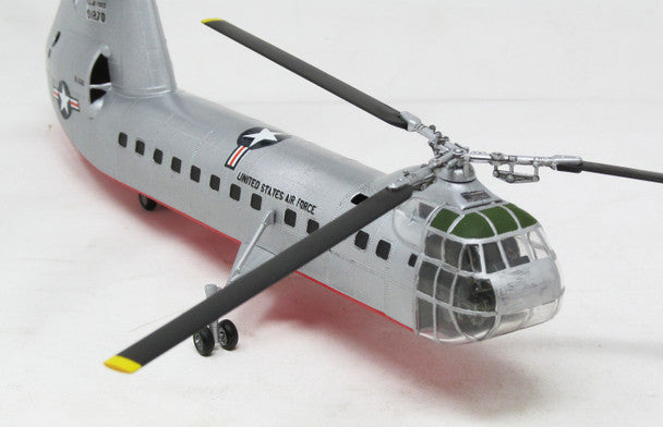 Atlantis 1:96 H-16 Transporter Helicopter kit with Display Stand H223
