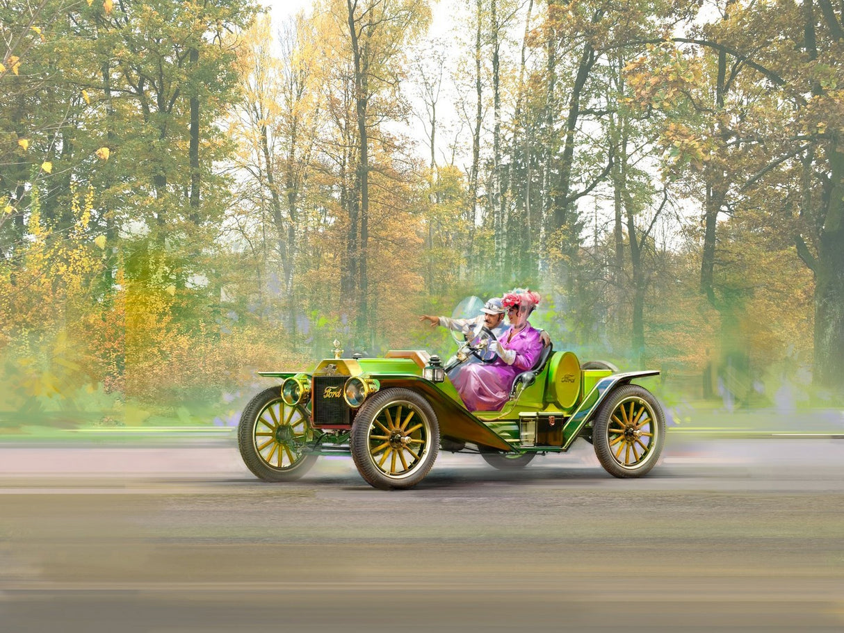ICM 1/24 Model T 1913 Speedster with 2 American Sport Car Driver Figures Kit ICM24026