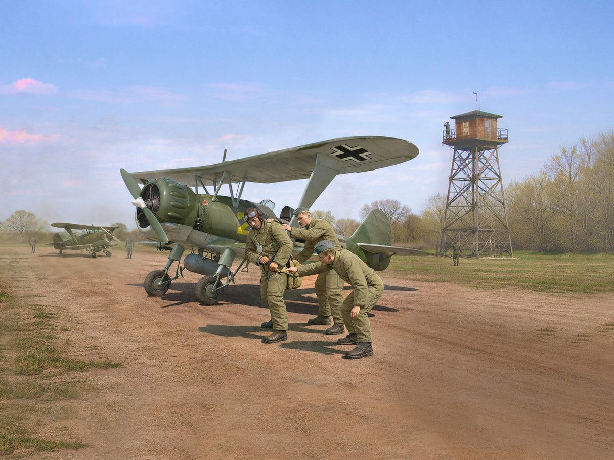ICM 1/35 Luftwaffe Pilot School (Hs 123A Training Biplane & 3 Figures) ICM32017