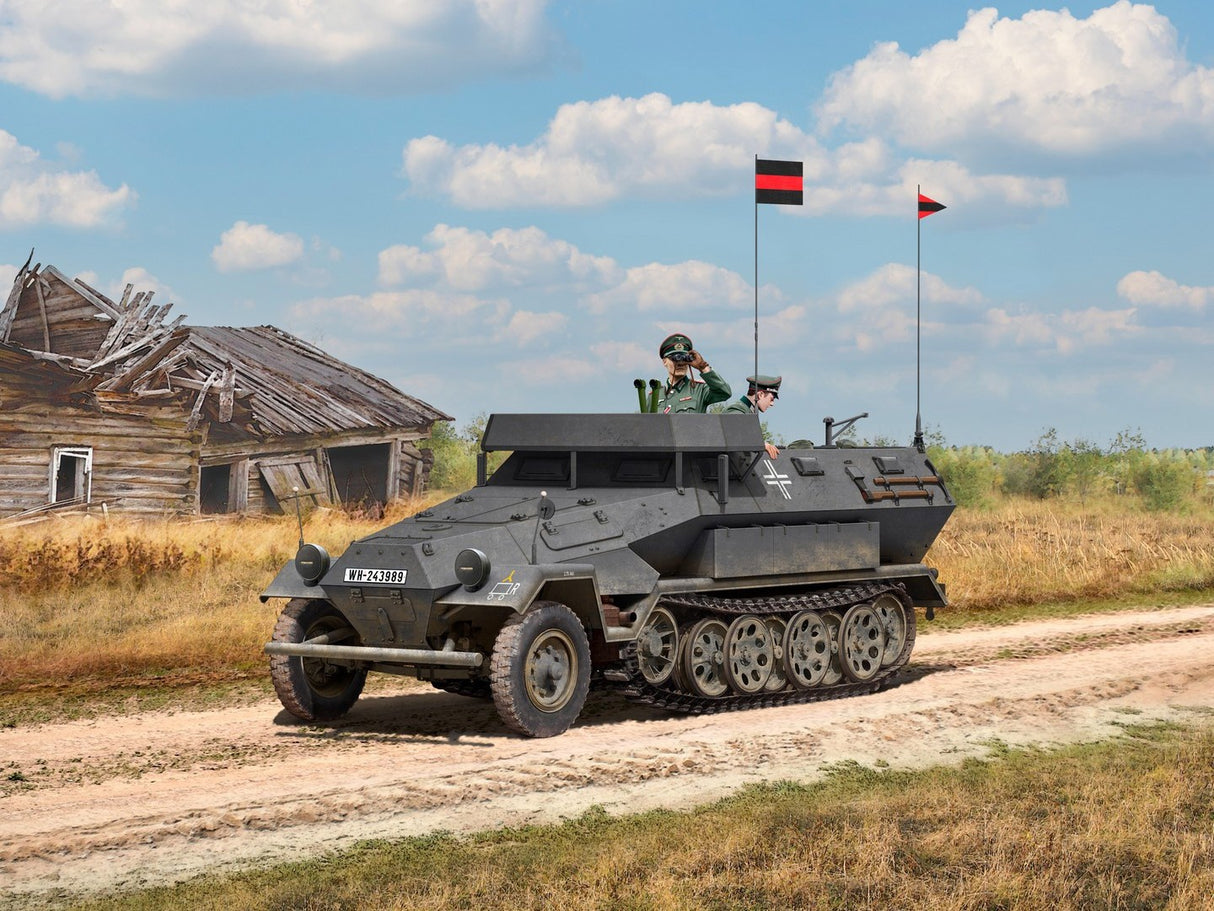 Beobachtungspanzerwagen Sd.Kfz.251/18 Ausf.A WWII German Observation Vehicle with 4 Crew Figures