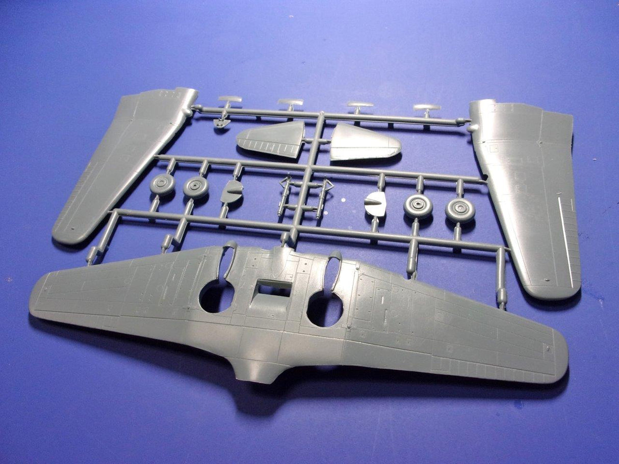 Kovozavody Prostejov 1/72 Avia B-33/II-10 Kit KPH7205