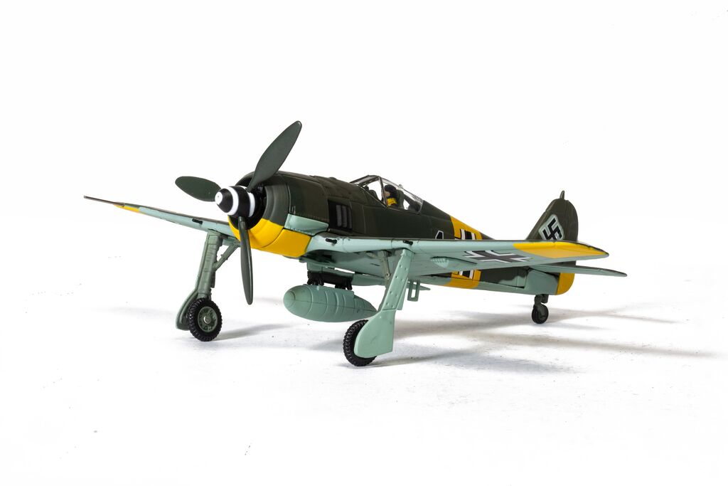 Corgi Focke Wulf Fw 190A-8 Black 1 Oberleutnant Otto Kittel 1:72 AA34318
