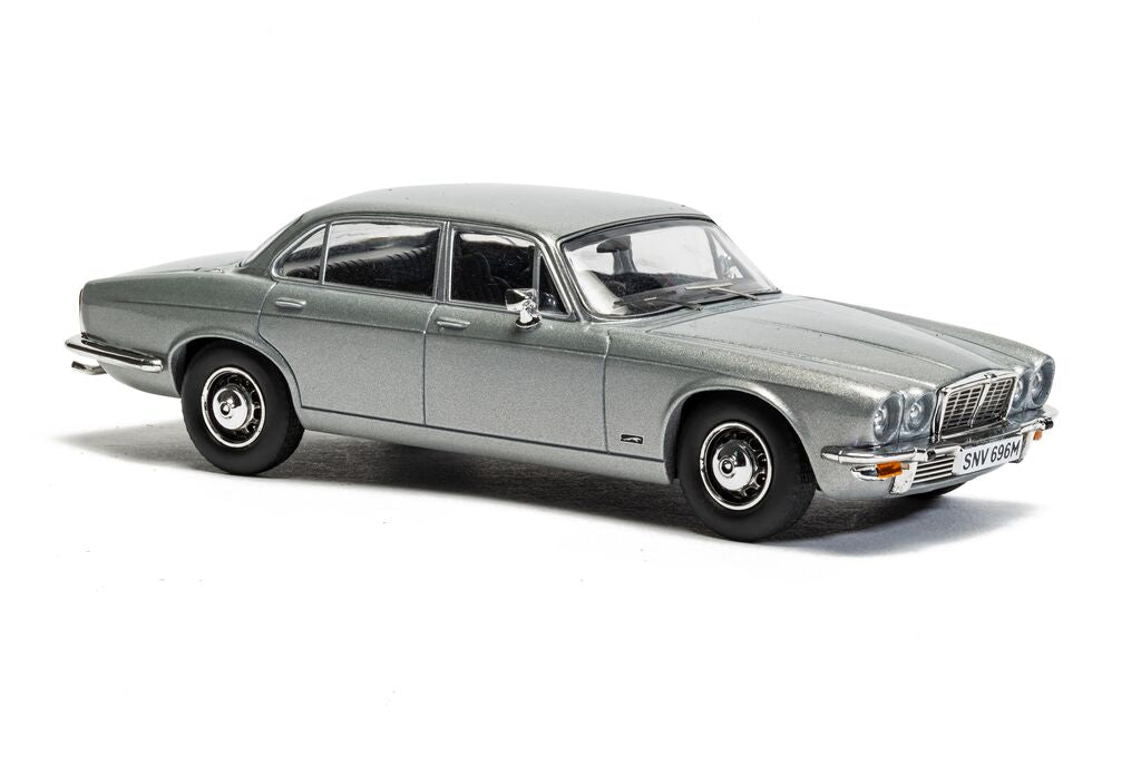 Corgi Screen Stars - Ford Capri Mk2 2.0S Diamond White Jaguar XJ6 Series 2 Silver 1:43  CC91992