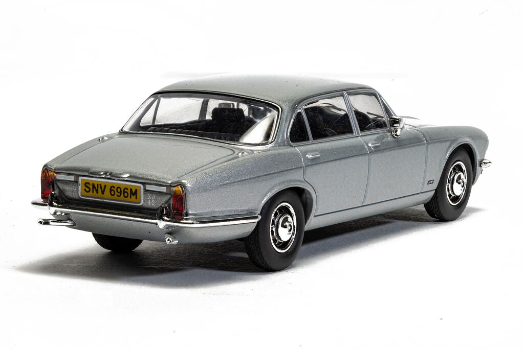 Corgi Screen Stars - Ford Capri Mk2 2.0S Diamond White Jaguar XJ6 Series 2 Silver 1:43  CC91992