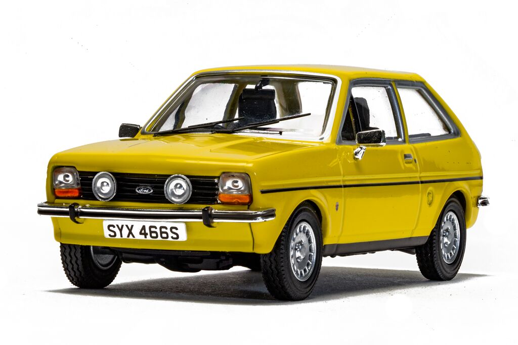 Corgi Vanguards Ford Fiesta MkI 1.3 Ghia Signal Yellow 1:43 VA12513
