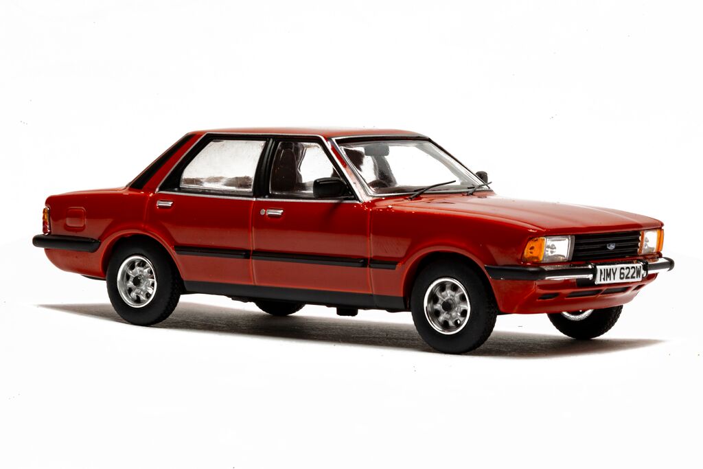 Corgi Vanguards Ford Cortina Mk5 1.6 GL Terracotta 1:45 VA15006