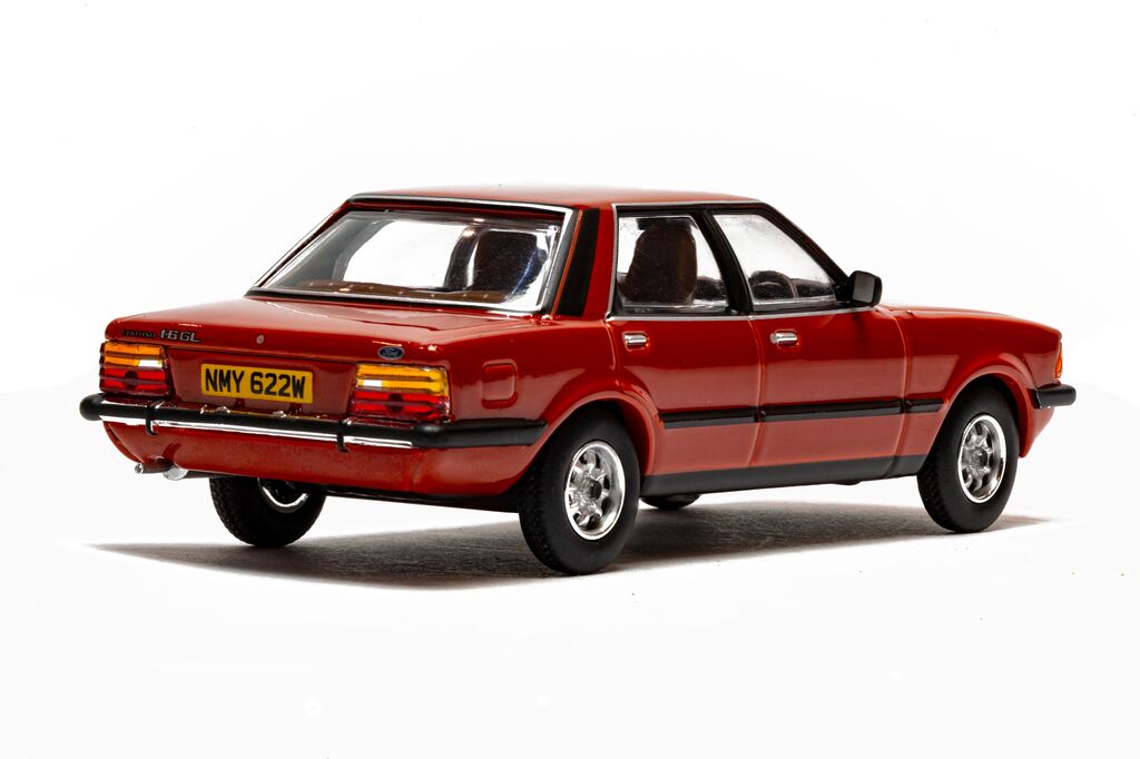 Corgi Vanguards Ford Cortina Mk5 1.6 GL Terracotta 1:45 VA15006