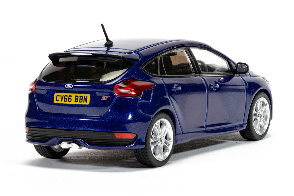 Corgi Vanguards Ford Focus Mk3 ST Deep Impact Blue 1:48 VA15307