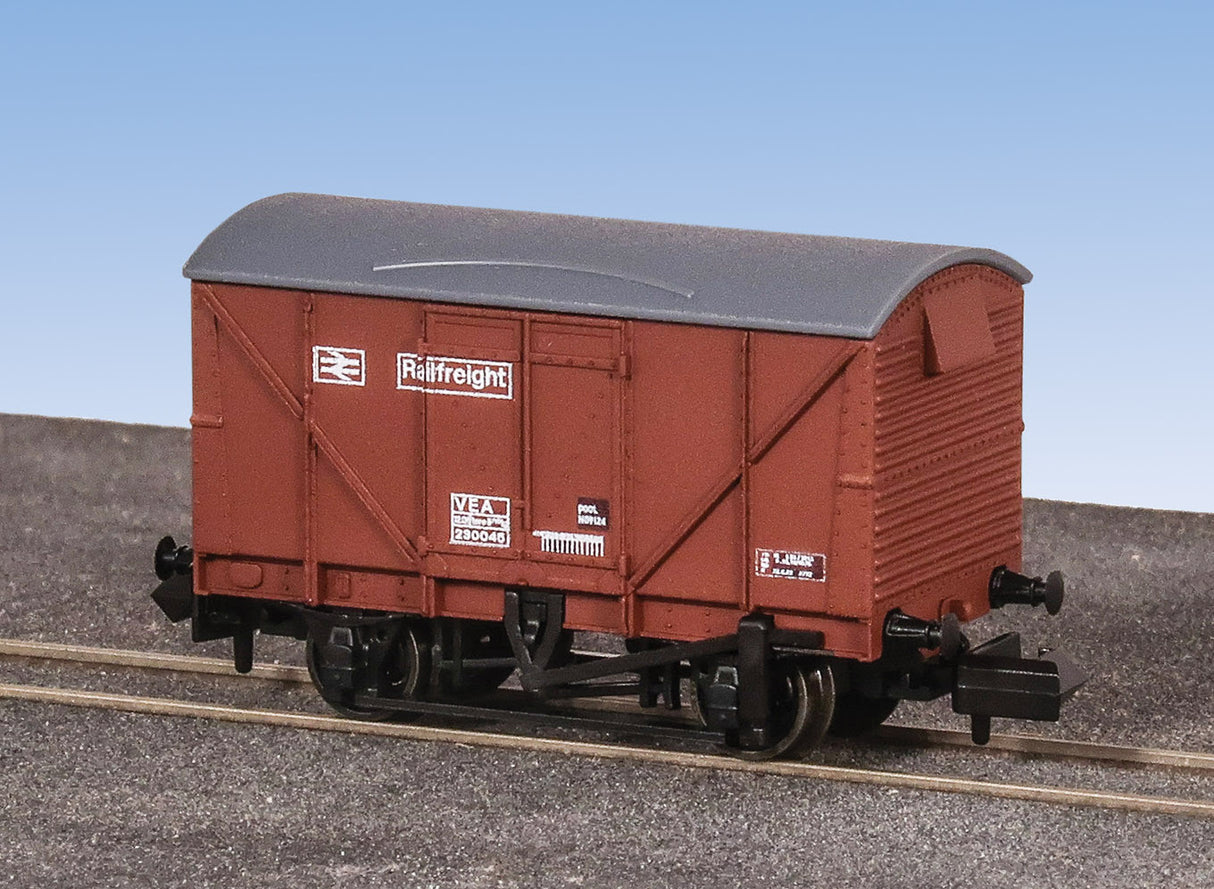 Peco N Gauge BR 12 Ton Van Plywood Sides BR Bauxite Railfreight NR-2006B