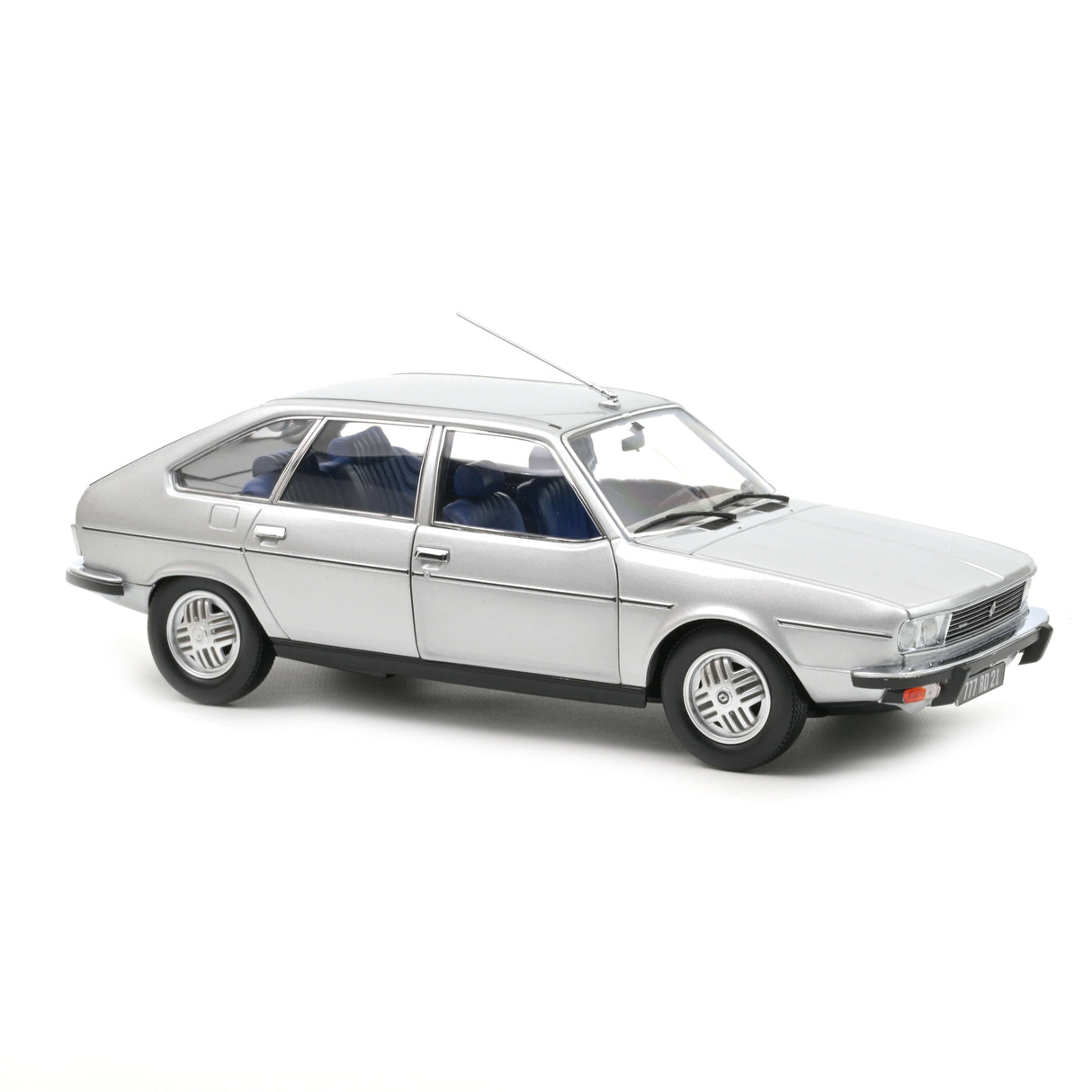 Norev Die Cast Collectables - 1:18 1979 Renault 30 TX - Silver