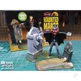 Polar Lights Haunted Manor: Flight of the Vampire Kit POL977