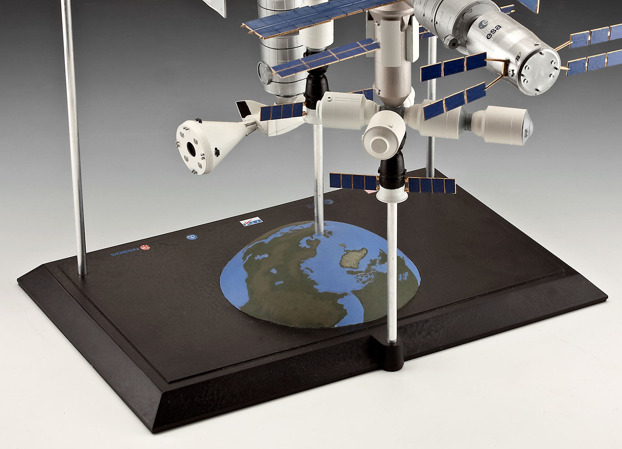 Revell 1/144 International Space Station 25th Anniversary ISS