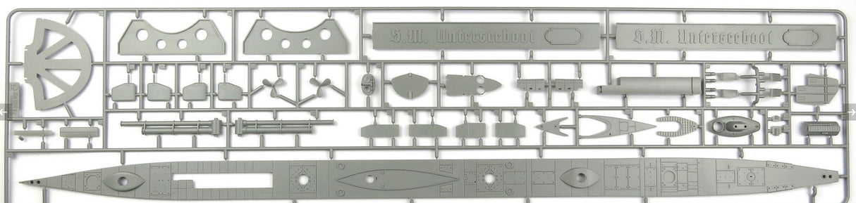 Das Werk 1/72 U-Boat SM U-9 - German WWI Petroleum-Electric U-Boat DW72001